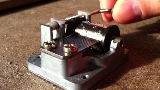 Eine kleine Spieluhr und ein Kleinkind - Wie schön, dass Du