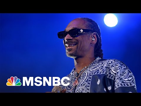 Snoop Talks Favorite Songs, 2Pac's Politics and "Grammy ashtray" with music obsessive Ari Melber