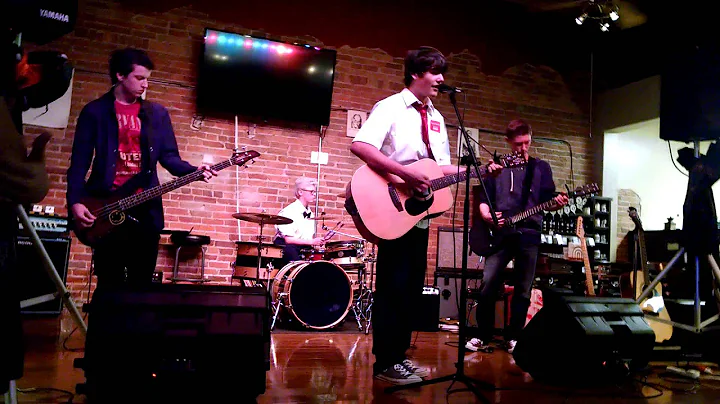 High and Dry by Radiohead (cover) Live at The Bean