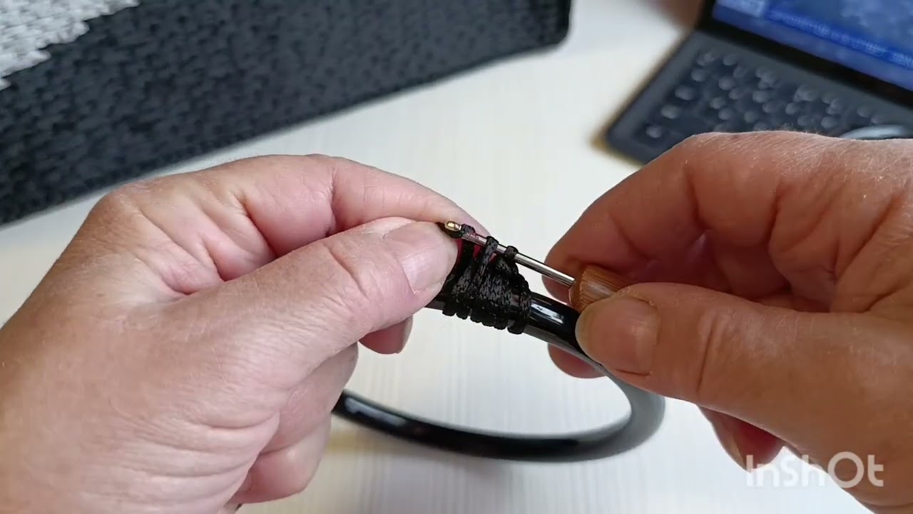 Учусь вязать крючком .Обвязка круглой ручки шнуром