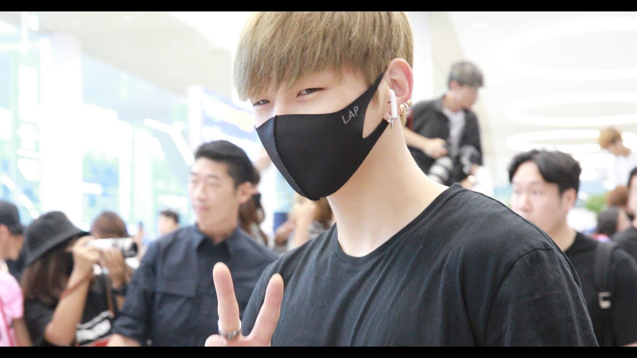 180717 워너원(Wanna One) 강다니엘, '만찢남 왕자어피치는 브이도 잘해요!!'(인천공항 입국)