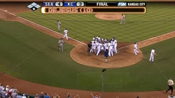 DeJesus hits game-winning two-run homer