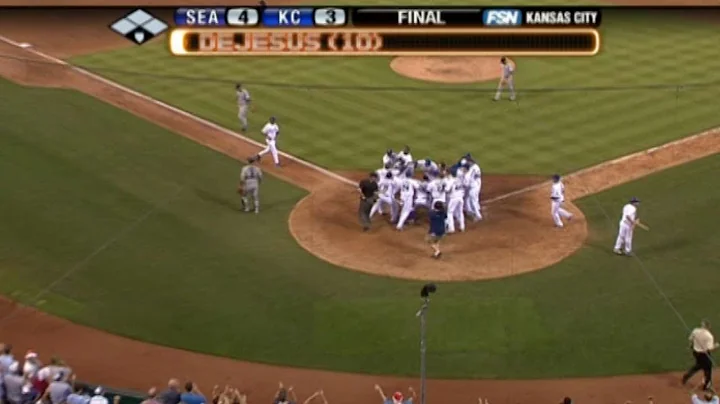 DeJesus hits game-winning two-run homer