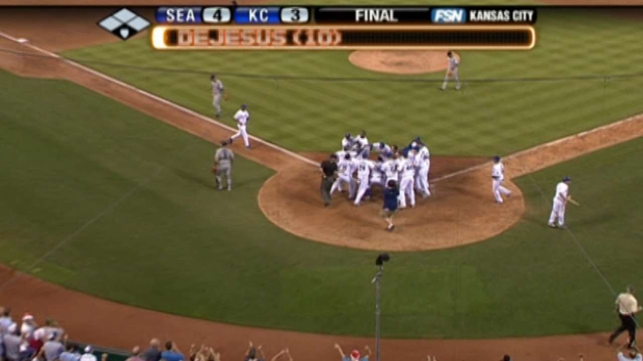 DeJesus hits game-winning two-run homer