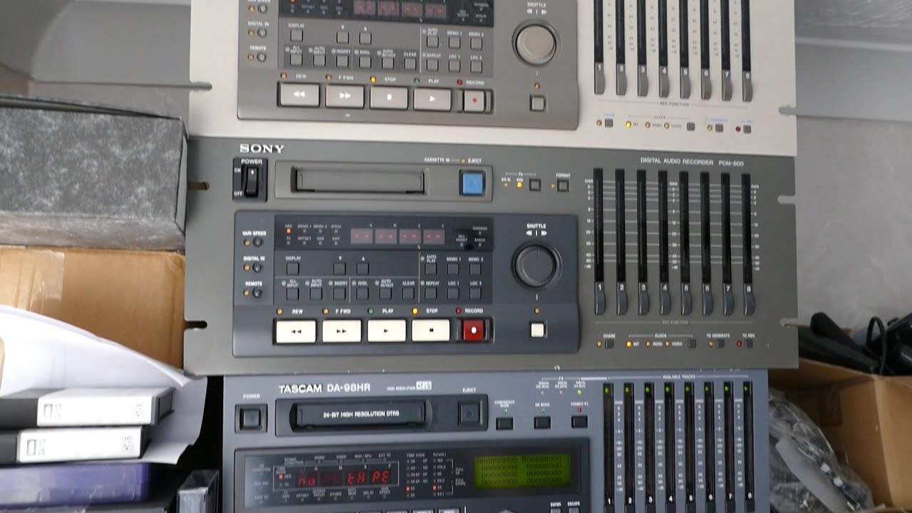 Digital audio formats on 8mm video tapes 