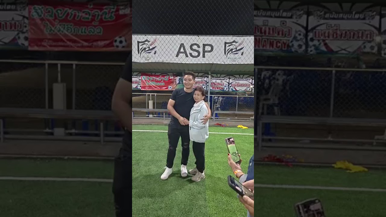 ยัน  อนันต์  ถ่ายรูปกับลูกชาย