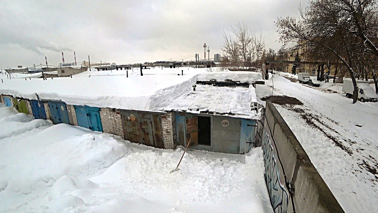 Снежная зима добавила проблем , спасаем гаражи