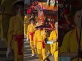 吸睛師姐扛轎子 乩身藝人黃新皓