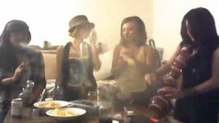 4 girls 4 bongs