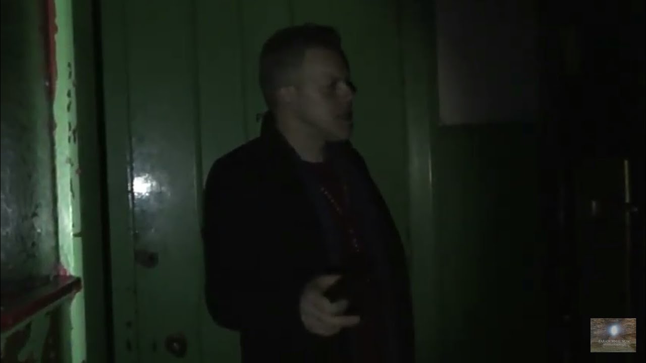 Psychic Medium Richard Oliver gives reading at Caerphilly Workmen's hall | Amazing EVP