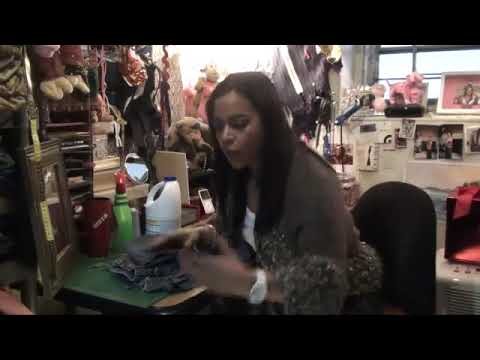 How to Lighten Jeans With Bleach - YouTube