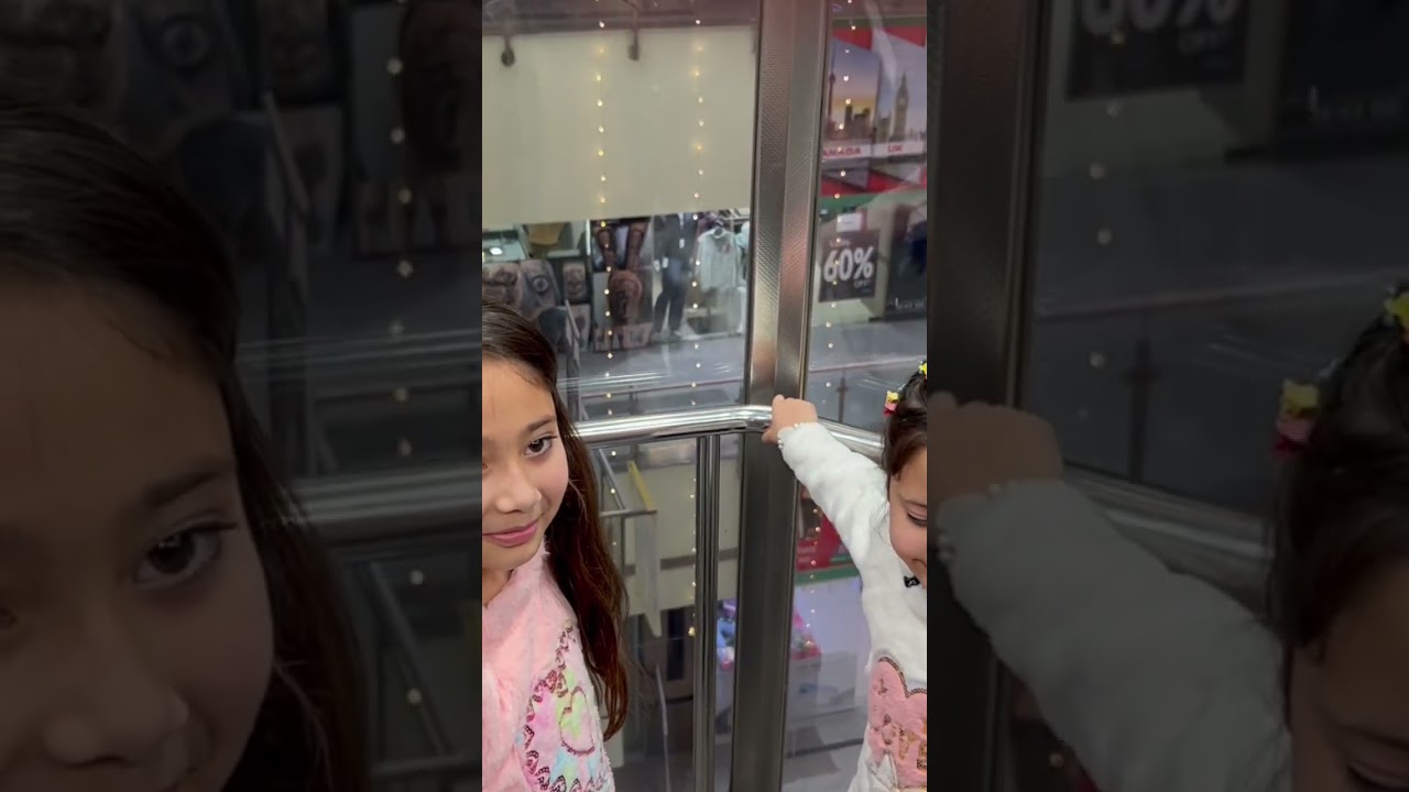 Kids anjoying in Lift 