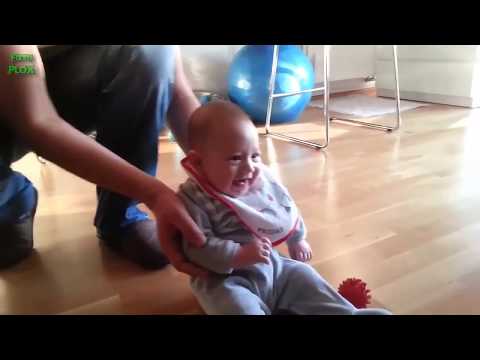 funny-babies-laughing-hysterically-at-dogs