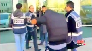 Yakalandığı halde mutlu olan suçlular (kelmange kako kako) Resimi