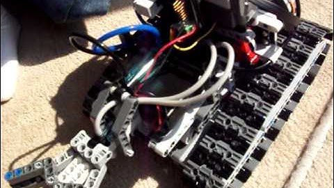 NXT Mindstorms Lego Tracked Robot Mindsensors Servo & Pneumatic Pressure