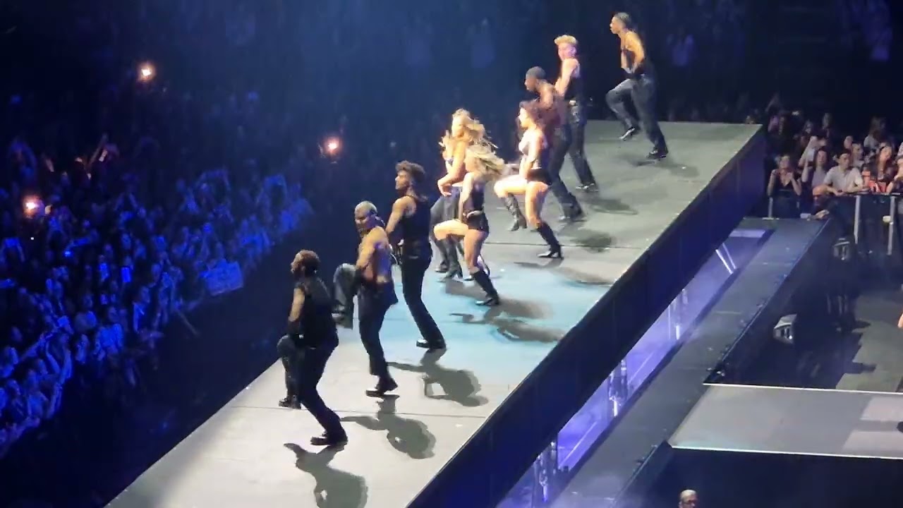 Tate McRae - Dear god (Copenhagen, Denmark - 30.05.2025)