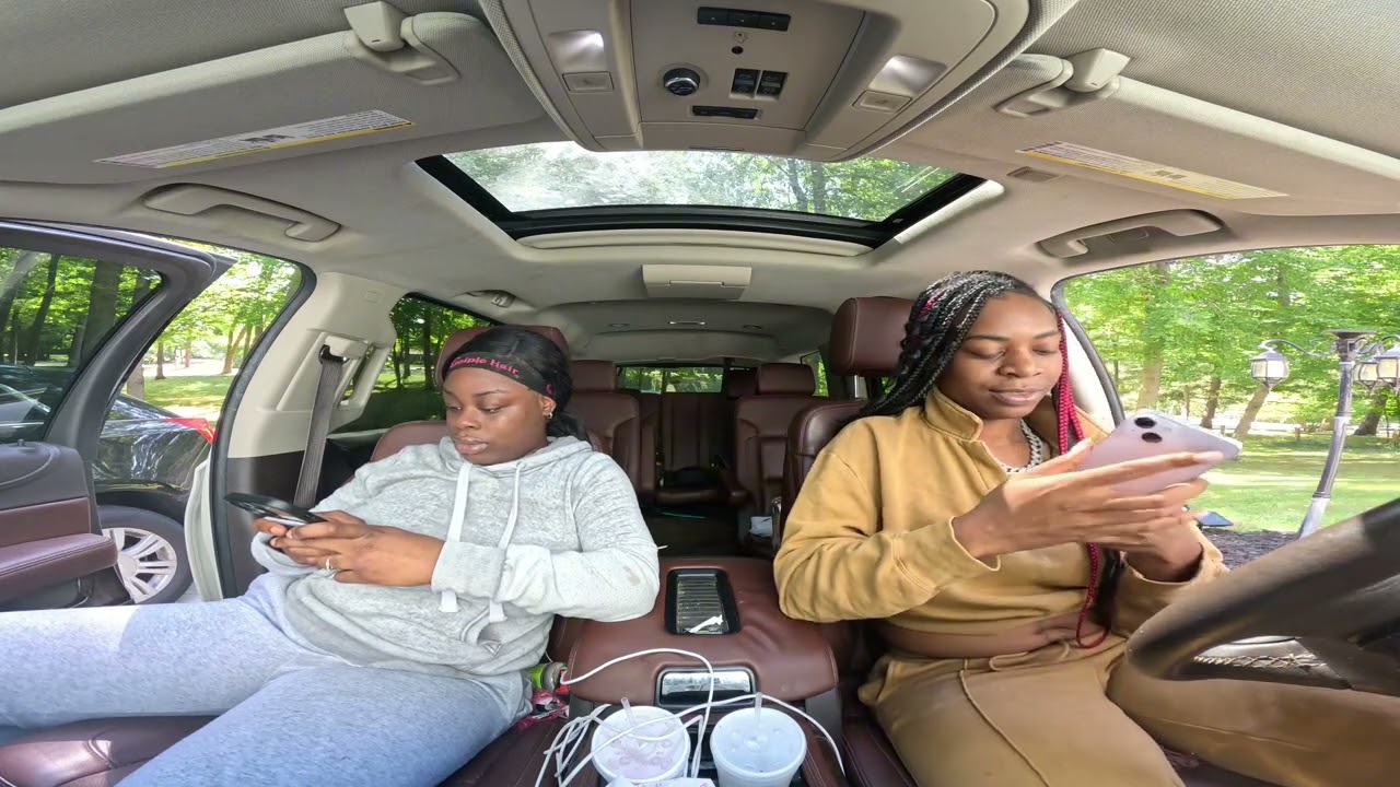 FLASHING RANDOM CARS TO GET MY SISTERS REACTION