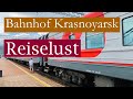 Am Bahnhof Krasnoyarsk. Russische Personenzüge. Transsibirische Einsenbahn im Herbst. Reiselust