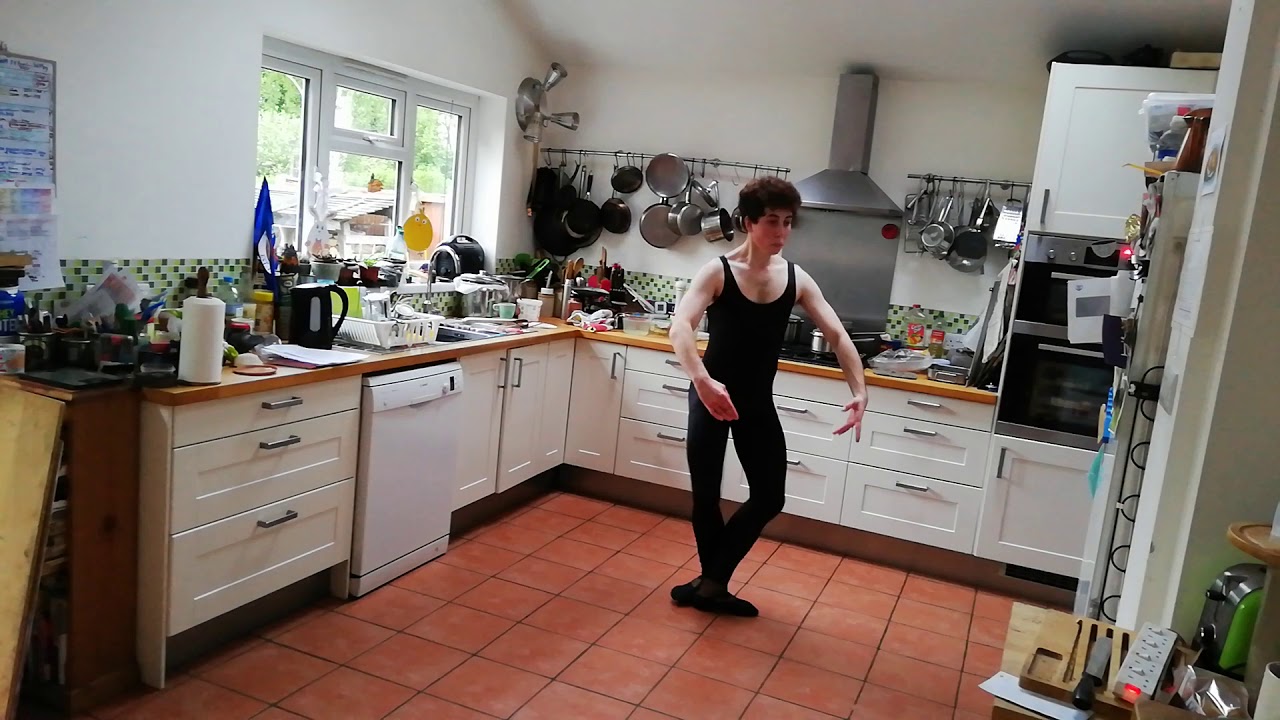 Pirouette en dehors and en dedans