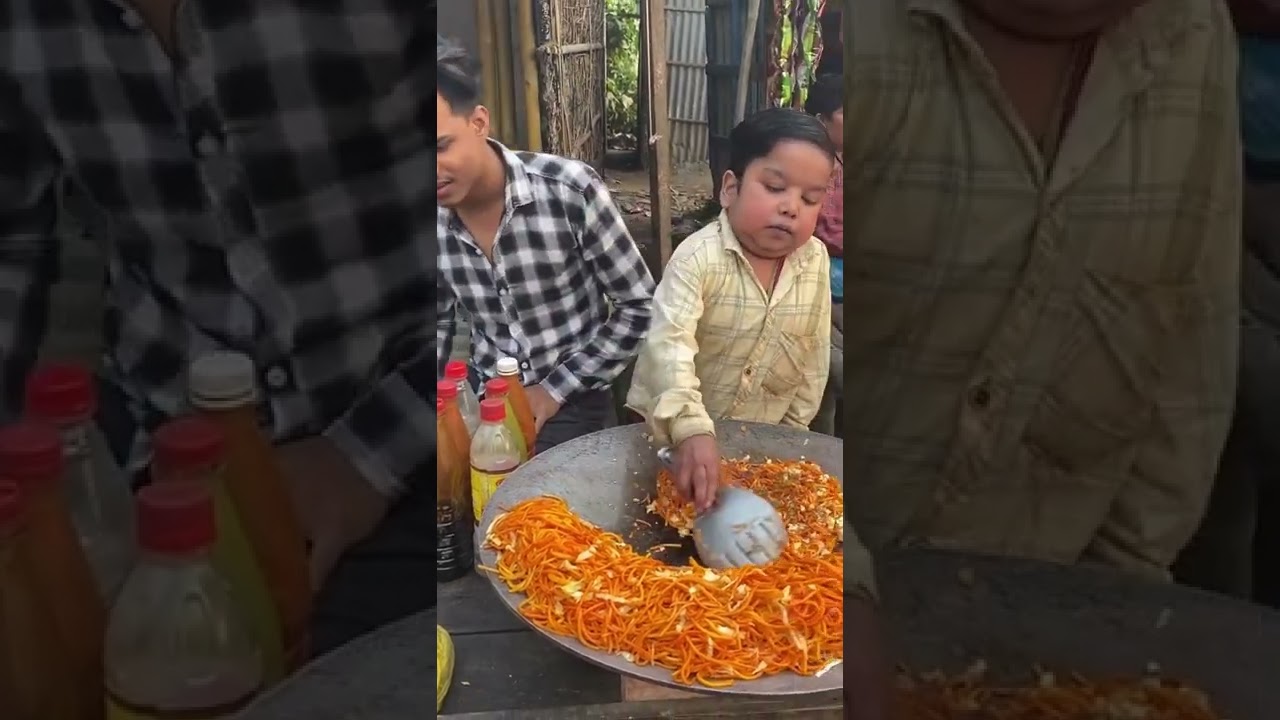 10 years old child selling Chowmin 