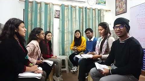 Debate on online classes versus offline classes