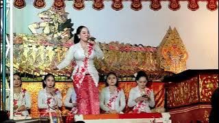 Sinden Deska Sekar Bima menyanyikan lagu Kelinci ucul versi langgam