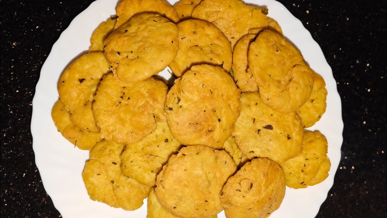 Holi special khasta mathri maida ki.