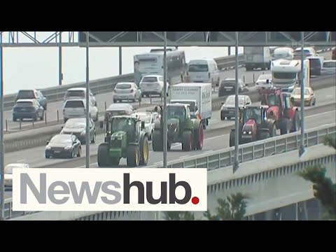 Hundreds of farmers roll through NZ's cities in protest over Govt's new emissions tax | Newshub