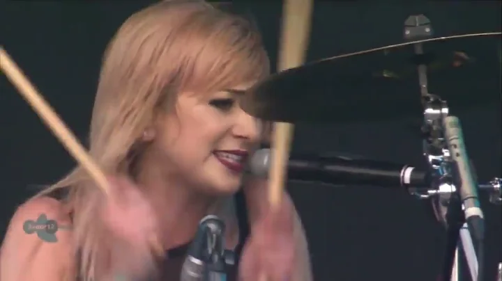 Skillet- Awake and Alive (live performance)