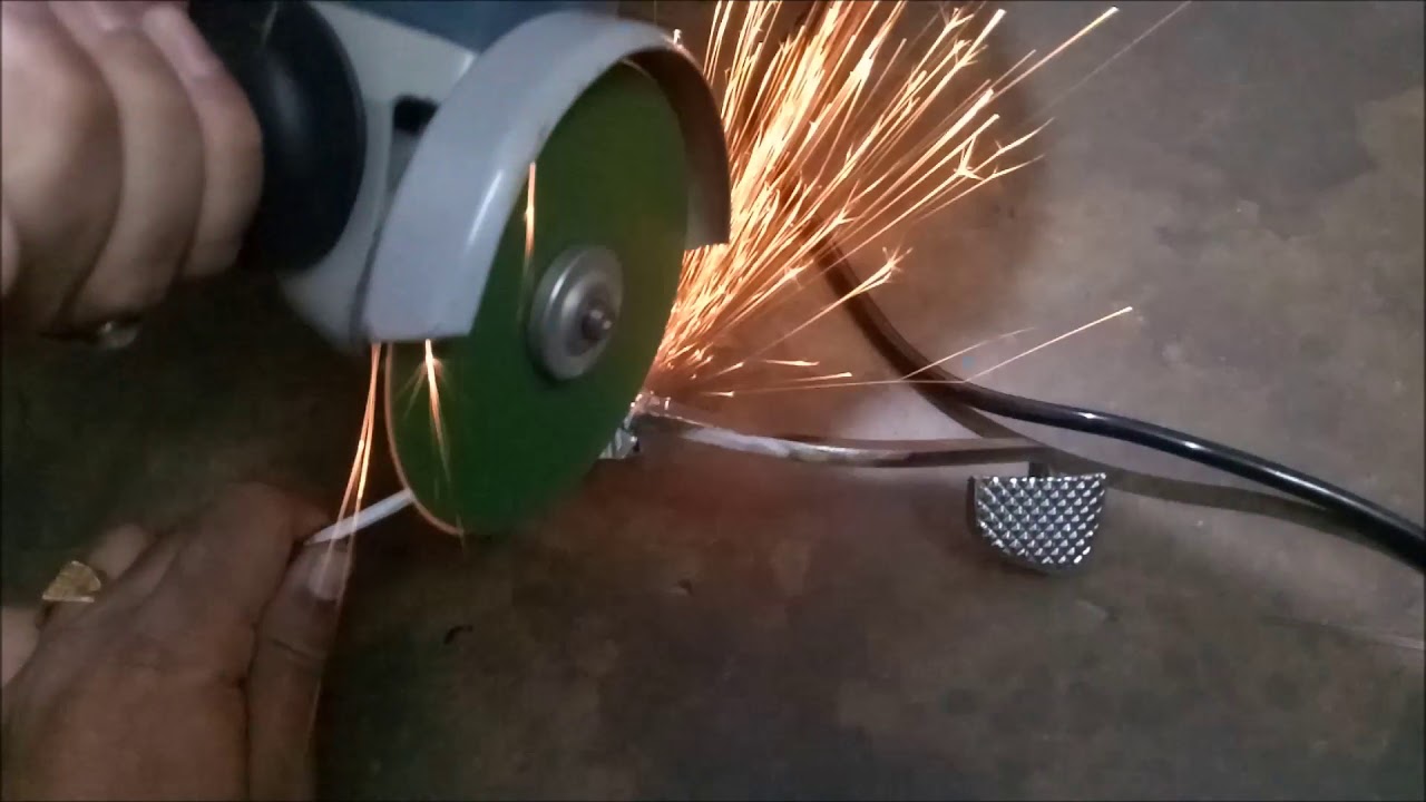 Steel cutting using bosch abrasive cutter angle grinder - YouTube