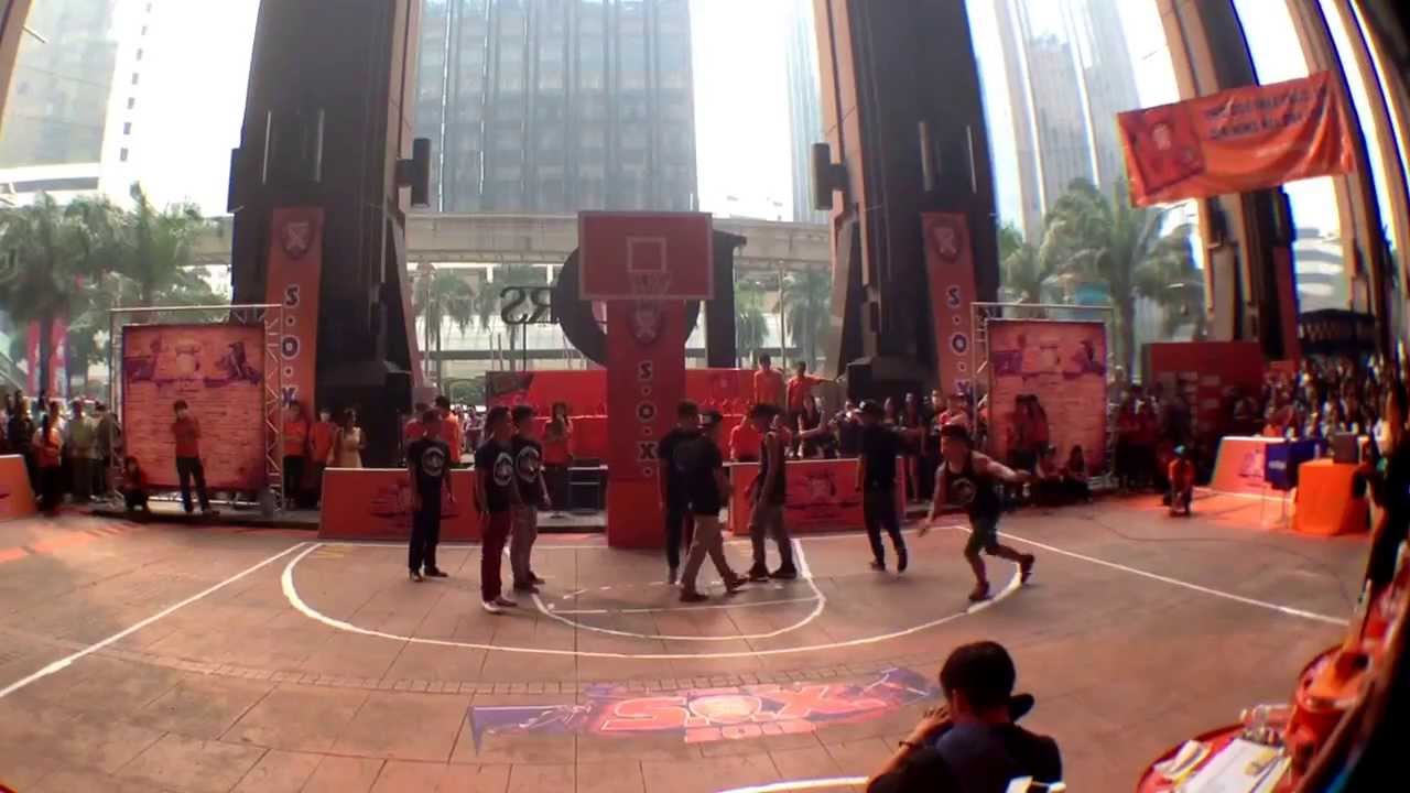 Elecoldxhot performing for SOX @timesquare