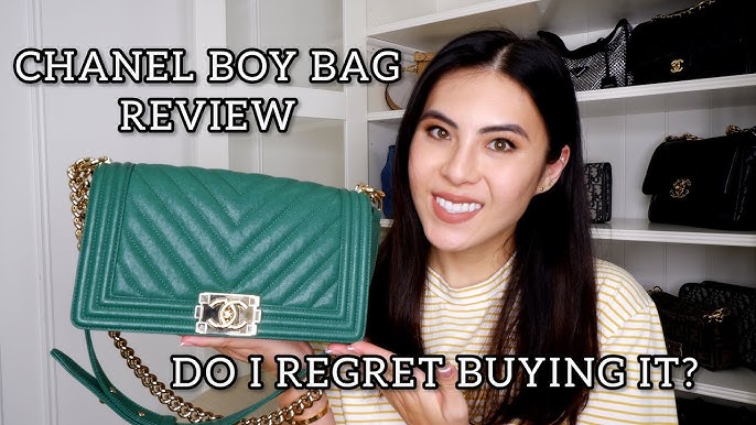 WHATS IN MY CHANEL BOY BAG? 