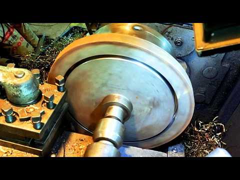 Две заготовки из одного куска металла. Фланцы из нержавейки. Токарный 1К62.