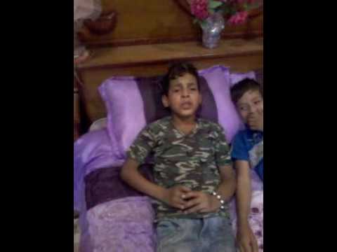 اجمل صوت طفل عمره 10 ويقره ضلت بس صورهم