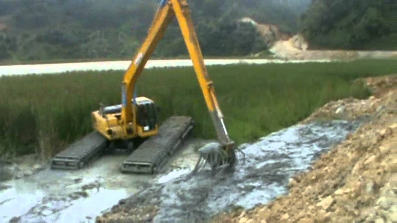 FLOATING AMPHIBIOUS EXCAVATOR SWAMP BACKHOE komatsu PC 200 long arm