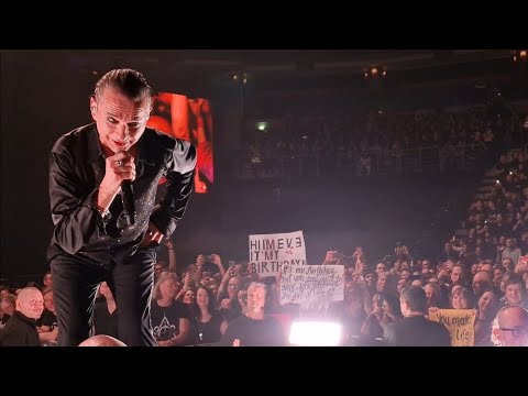 Depeche Mode Sing Happy Birthday In Prague To A Fan - 24.2. 2024