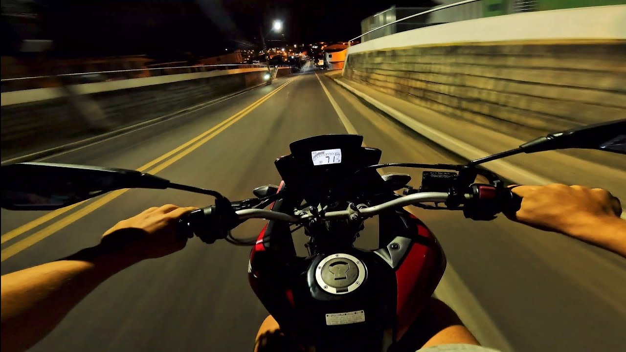 Dirigindo Xre 190 com filtro esportivo às 