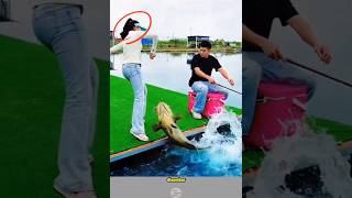 Wanita Cantik Menangkap Ikan Besar