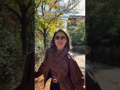 داستان اوفیلیا به اندازه کافی غمگین هست واقعا از درون خوشحالم و حس این اوفیلیای داخل آهنگ رو دارم