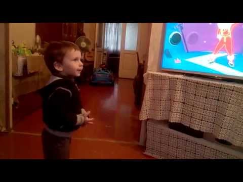 აჩი და ლიზი ცეკვავენ (Santas dance)