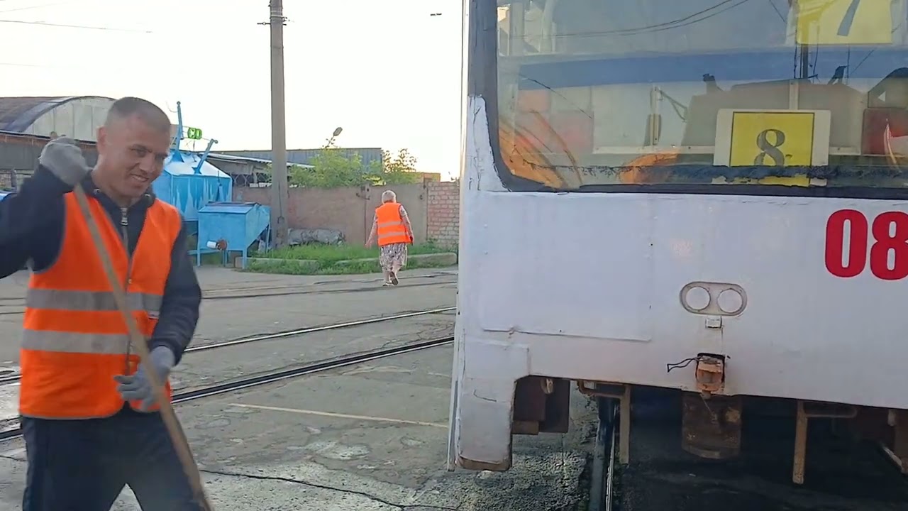 Водитель трамвая. По 3 маршруту. Пермь 2 - ОАО Красный Октябрь.