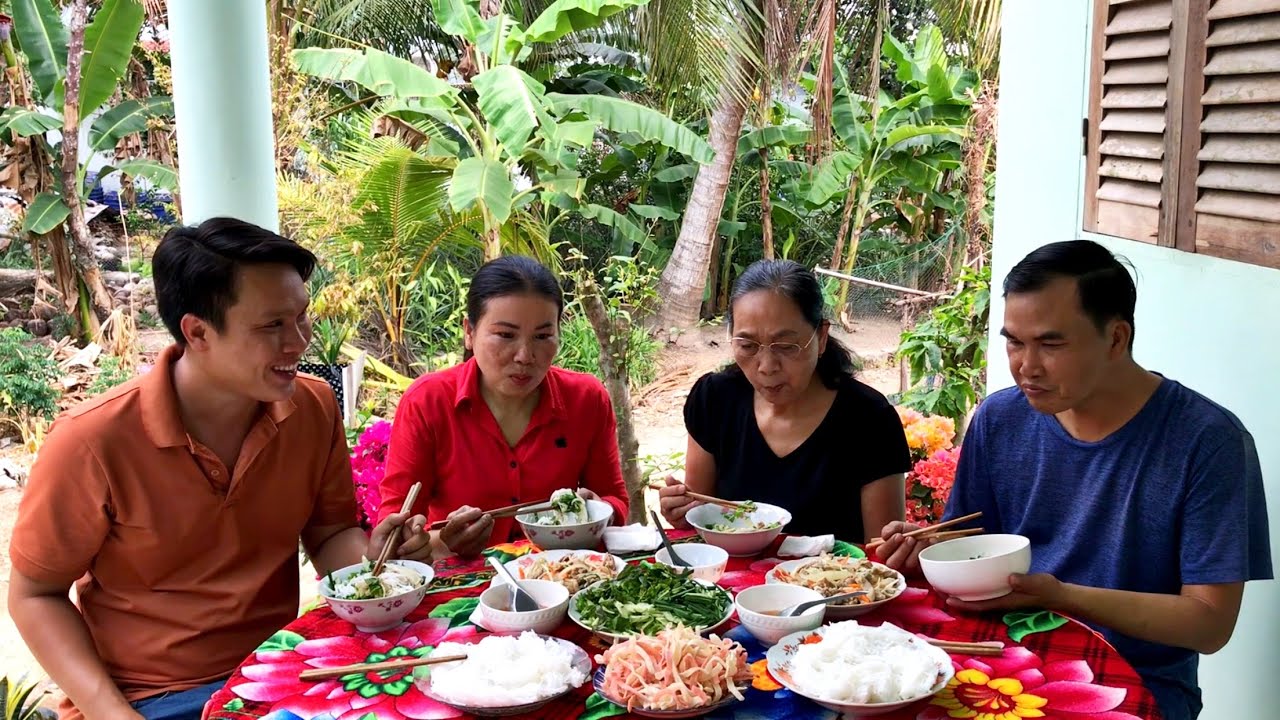 Mứt dừa nhà làm với món bún xào thịt bò hương vị Tết quê nhà l Bùi hiền vlog