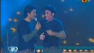 Martin Bossi cantando con CHAYANNE