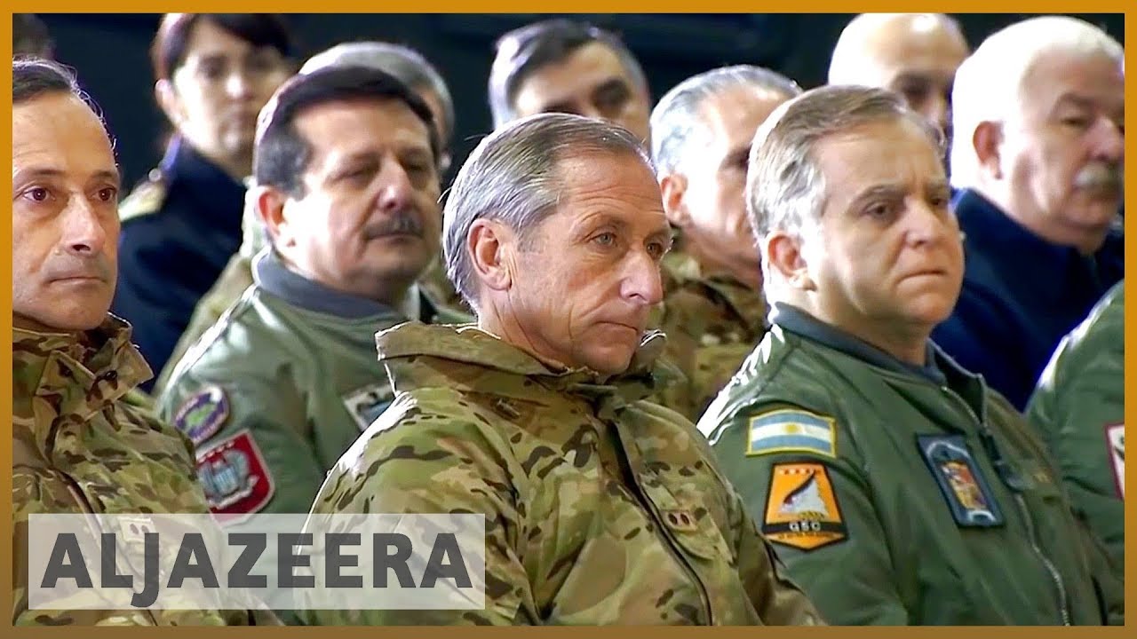 الأرجنتينيون يحتجون على مرسوم يسمح بتواجد الجيش في الشوارع | الجزيرة الإنجليزية