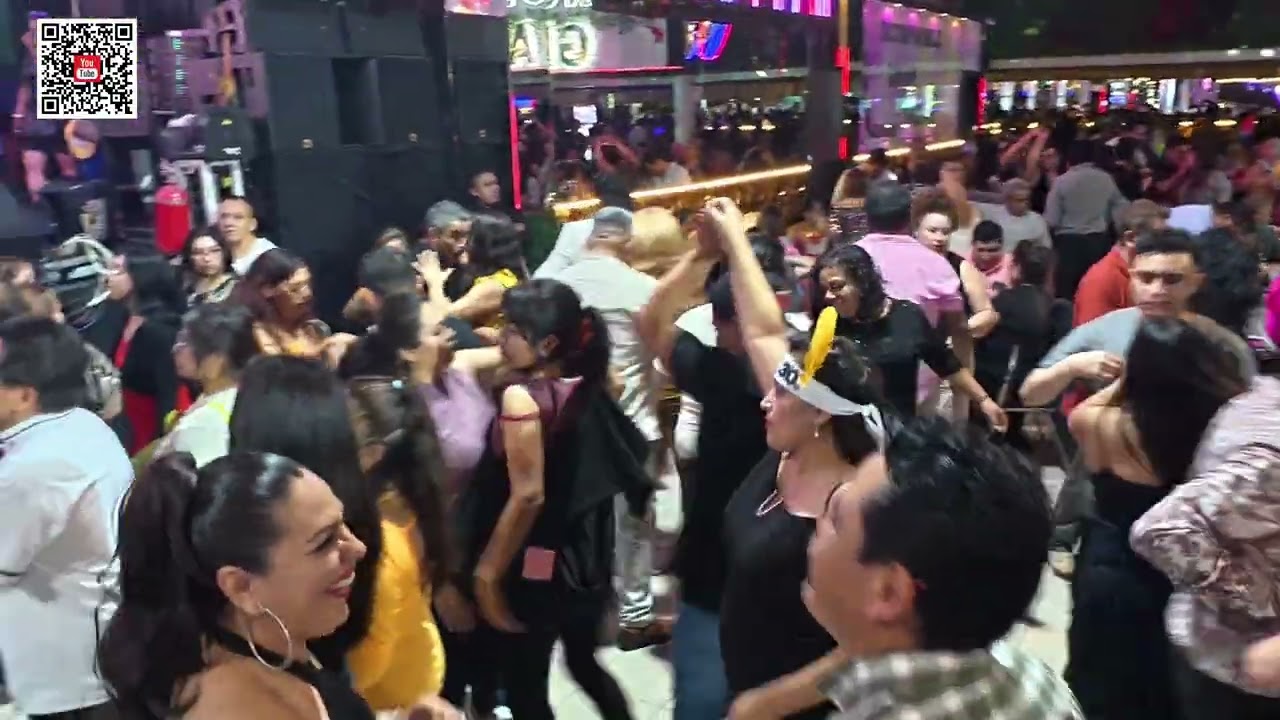 Grupo la Chomba en el Gran Salón Tlatelolco CDMX celebrando su XV aniversario 