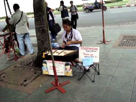 Thai girl playing a Khim in Bangkok.MPG