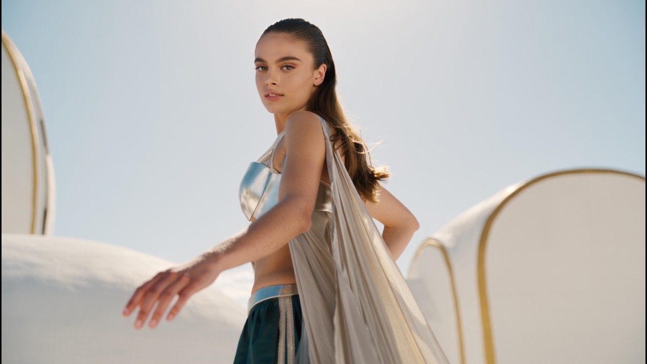 Future City 2370 in 4K  Smart Utopia, AI Transport, Luxury Domes & Neon Roads