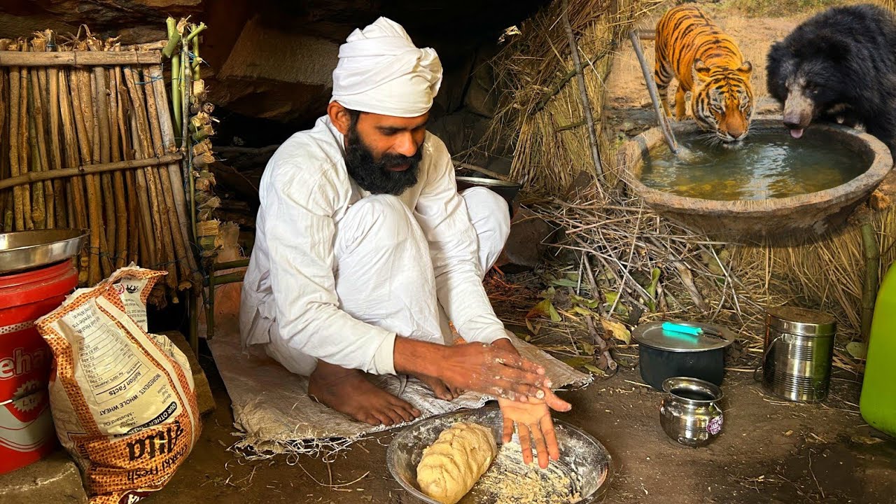 डरावने जंगल में बाल बैरागी संत कर रहे कठोर साधना खूखांर जानवरों के बीच #saint #sadhu #chitrakoot 
