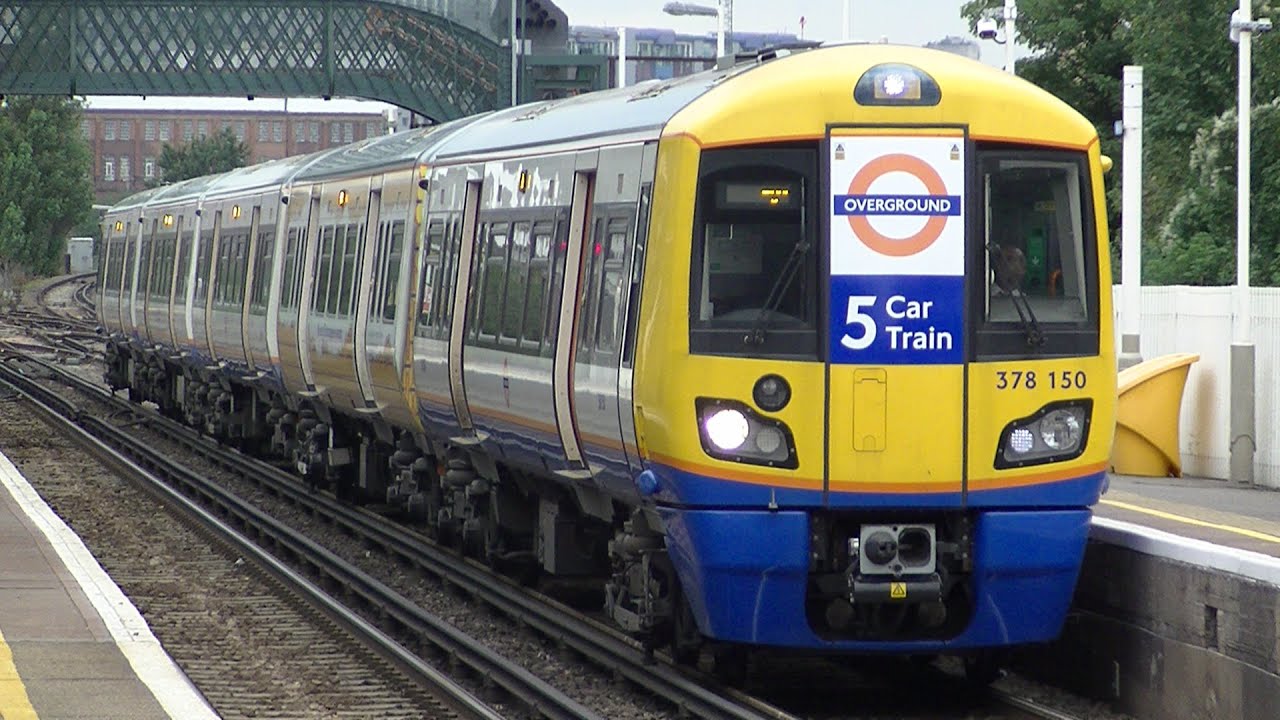 Trains at Wandsworth Road