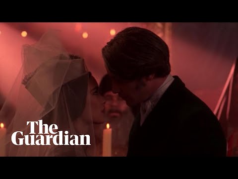 Do Winona Ryder and Keanu Reeves actually get married in this scene from Dracula?